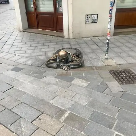 1st Plaza Apartman *